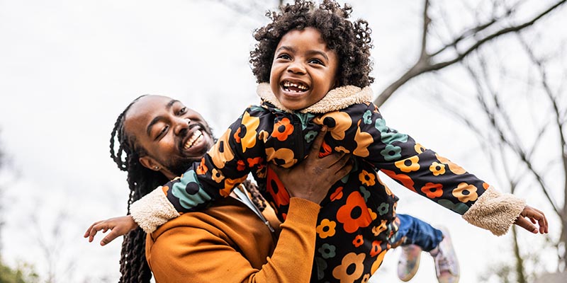 dad lifting daughter